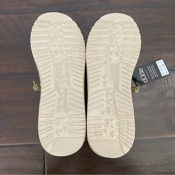 NWT Hey Dude Wally Camouflage Multi Camo women Loafers Size 10 available - Picture 10 of 10